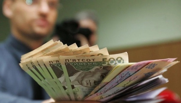 Українці з 5 вересня можуть обміняти гривню на євро в банках Латвії