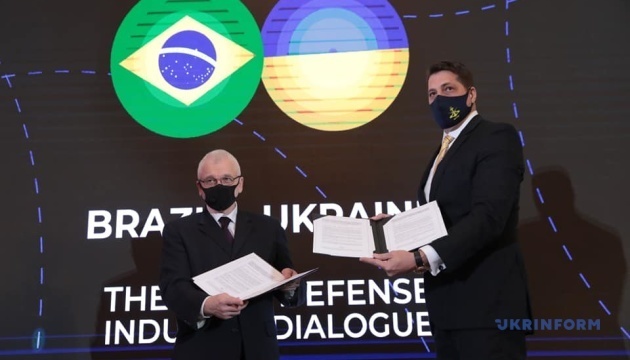 Ucrania y Brasil acuerdan cooperar en la industria de defensa