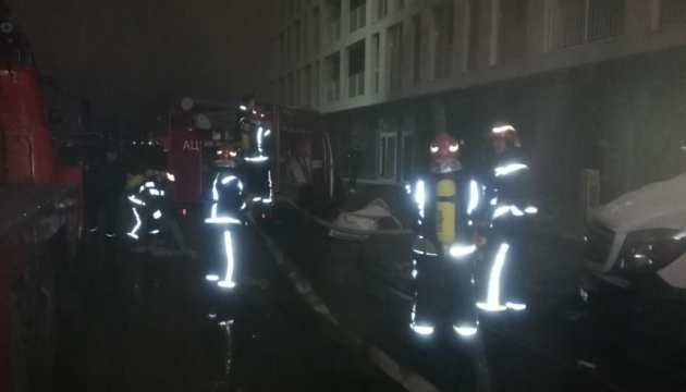На столичному Подолі горіла багатоповерхівка: евакуювали десять осіб