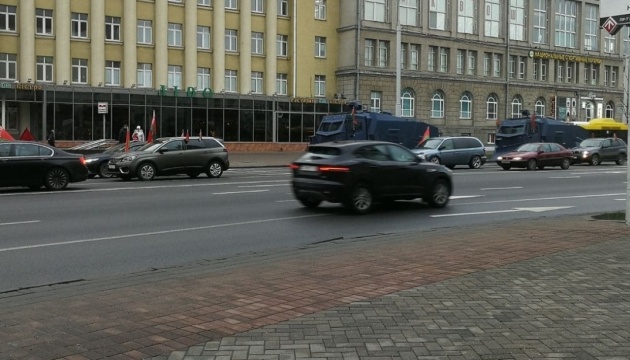 120-й день протестів: у Мінськ стягують автозаки, бронемашини та водомети