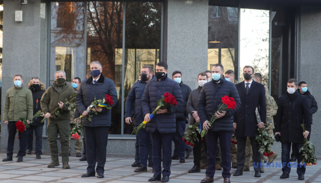 Разумков вшанував героїв, які загинули за свободу і незалежність України