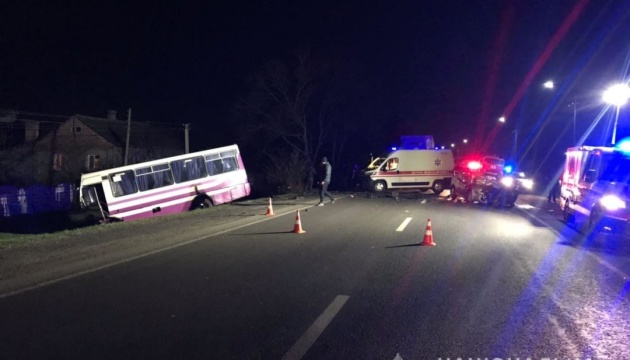 На Волині легковик зіткнувся з автобусом, одна людина загинула