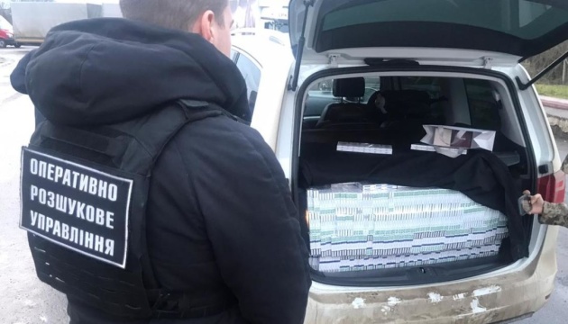На кордоні з Угорщиною затримали дипломата з контрабандою цигарок