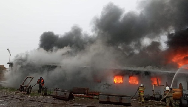 На підприємстві Тернопільщини згоріли два трактори, автомобіль і тонна дизелю