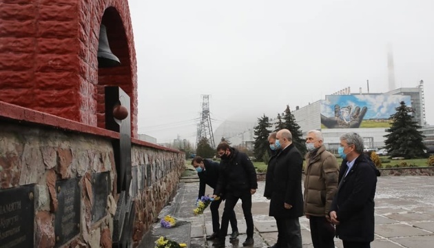 На Чорнобильській АЕС вшановують ліквідаторів аварії На Чорнобильській АЕС вшановують ліквідаторів аварії