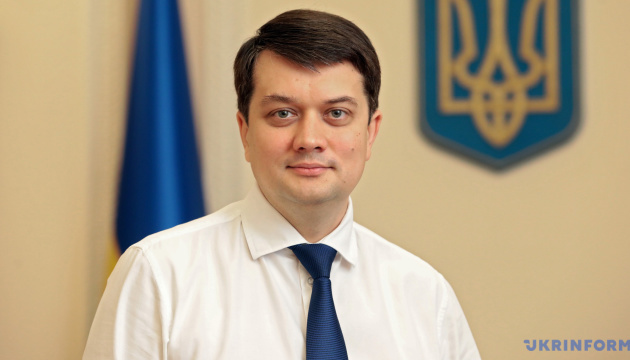 Razumkov alienta a los parlamentarios a ayudar a los niños en el Día de San Nicolás