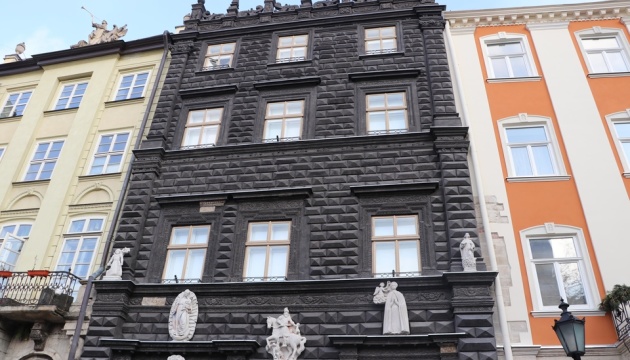 У Чорній кам’яниці 750 автентичних пам’яток покажуть «мозаїчність» історії Львова