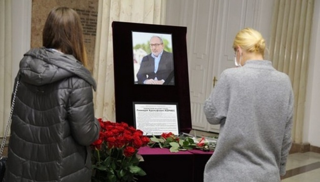 Геннадія Кернеса поховають навпроти Євгена Кушнарьова Геннадія Кернеса поховають навпроти Євгена Кушнарьова