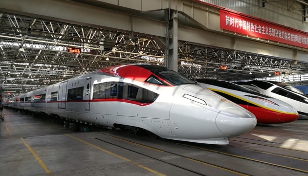 У Китаї представили вантажний потяг, що розганяється до 350 кілометрів