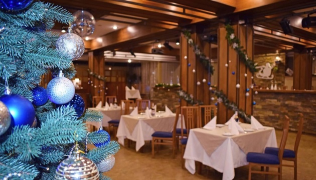 Ресторани і кафе у новорічну ніч зможуть працювати до 7 ранку - постанова Кабміну