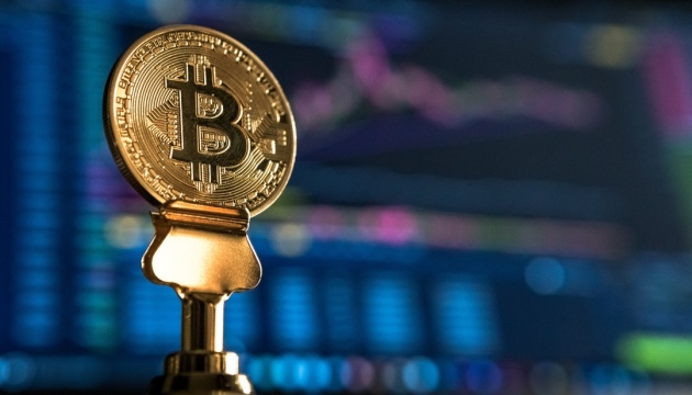 Bitcoin знову ставить рекорди: криптовалюта «перестрибнула» позначку у $60 тисяч