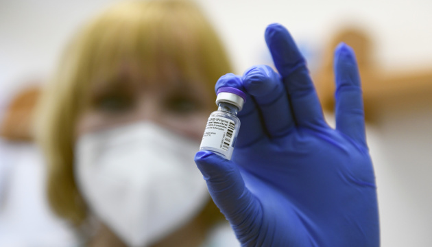 Pfizer/BioNTech просять ЄС дозволити вакцинацію дітей від п’яти років