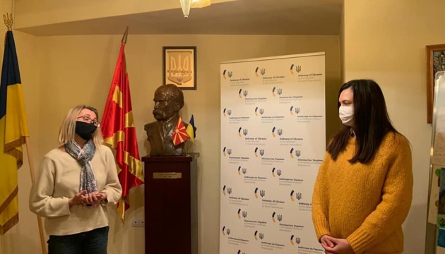 Ukraine's ambassador to North Macedonia presents vyshyvanka to newborn Ukrainian