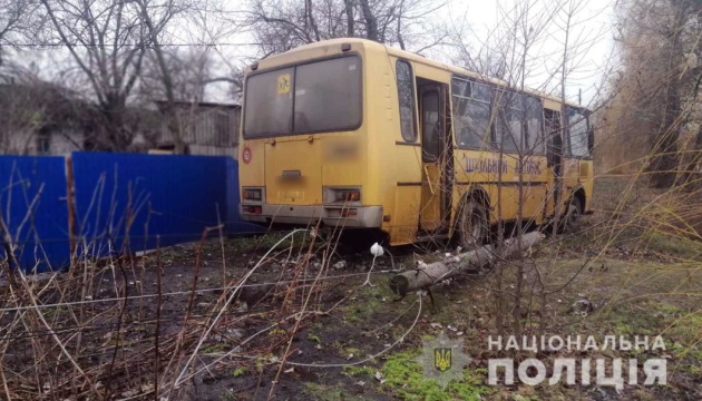 Шкільний автобус в’їхав у стовп на Полтавщині: постраждали водій і дівчинка