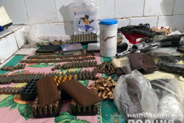 Полиция искала у жителя Славянска наркотики, а нашла еще и арсенал