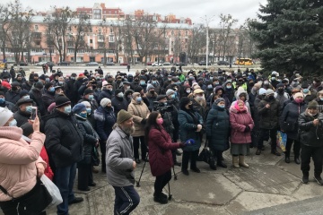 В центре Полтавы требуют отменить новые тарифы на коммуналку