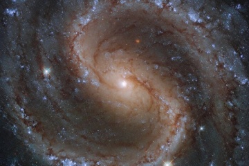 Hubble сделал снимок яркой галактики в созвездии Девы