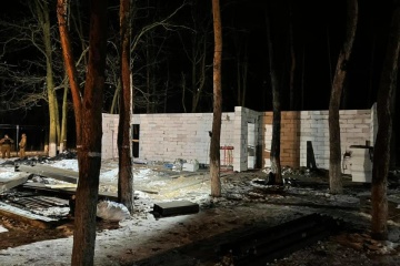 У київському парку зносять збудоване без дозволу кафе