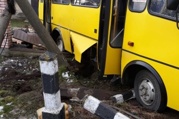 На Львівщині зіткнулися поїзд і маршрутка, є постраждалі
