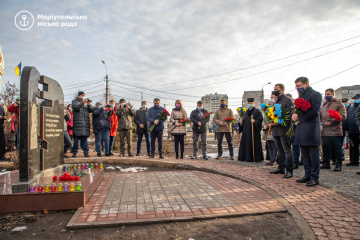У Маріуполі вшанували пам'ять загиблих під час обстрілу мікрорайону «Східний»