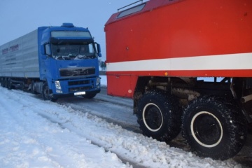 На Миколаївщині через негоду - затори з десятків вантажівок