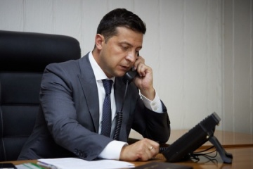 El presidente de Gobierno de España promete a Zelensky ayudar a Ucrania a recibir la vacuna contra la COVID-19