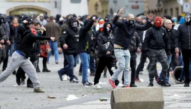 COVID-протести у Чехії: прем’єру піднесли труну та унітаз