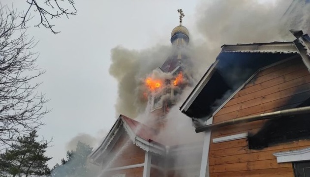 На Кіровоградщині горить церква