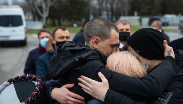 Ukrainian sailors return home after more than four years in Libyan prison