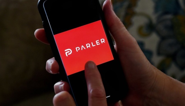 Parler подала у суд на Amazon за «політично мотивоване» видалення