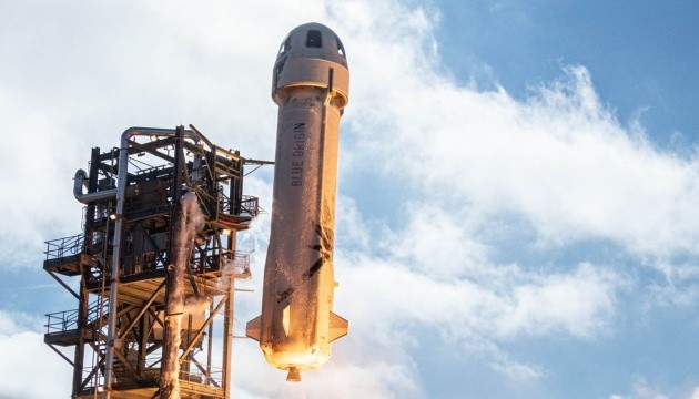Компанія-конкурент SpaceX здійснила успішний запуск пасажирської ракети