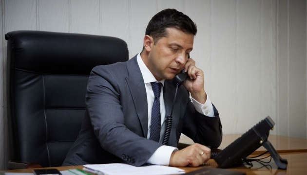 Zelensky trata con Lukashenko el tema de negociaciones con los rusos