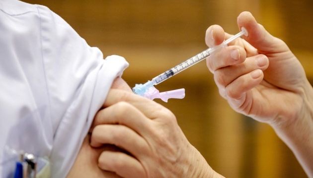 В Україні вакцинуватимуть людей, які вже перехворіли на COVID-19 – МОЗ