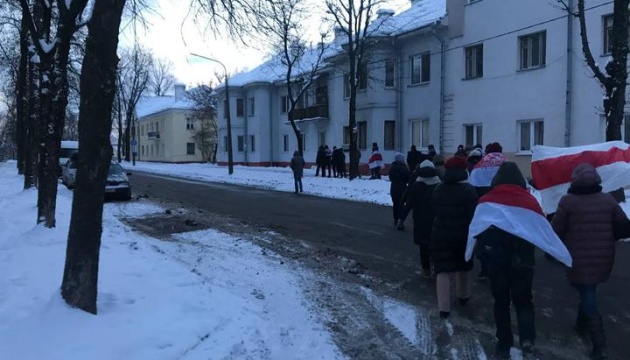 Незважаючи на морози, мешканці Білорусі вийшли на «протестні прогулянки»