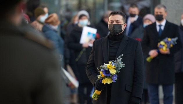 Zelensky honors servicepersons who died for Ukraine's independence