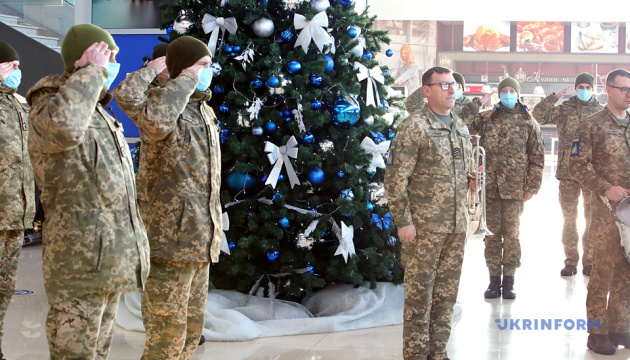 У міжнародному аеропорту «Харків» вшанували кіборгів