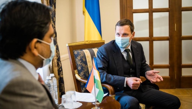 Yenin, Indian ambassador discuss development of political contacts between two countries Yenin, Indian ambassador discuss development of political contacts between two countries