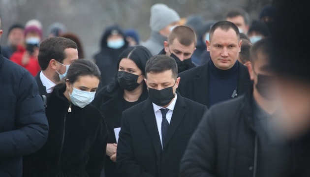 Пожар в доме престарелых: Зеленский прибыл в Харьков Пожар в доме престарелых: Зеленский прибыл в Харьков