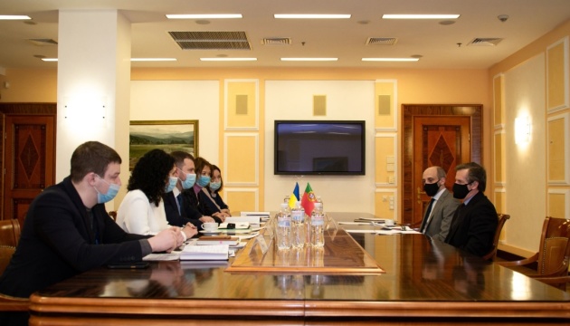 Україна та Португалія обговорили перспективи співпраці в галузях авіації та транспорту
