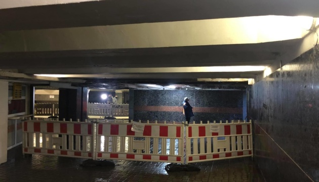 У підземному переході на Майдані завершили демонтаж стелі, що обвалилася зранку