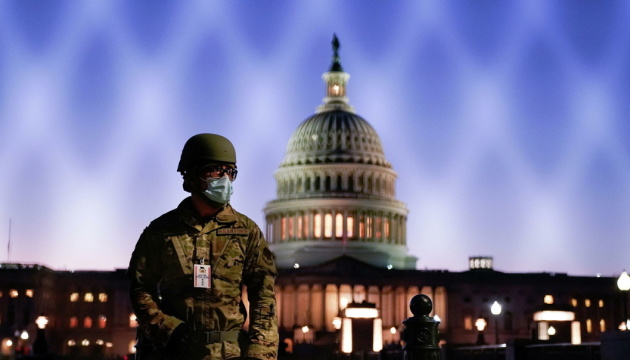 В США полиция Капитолия усиливает меры безопасности из-за угрозы новых беспорядков