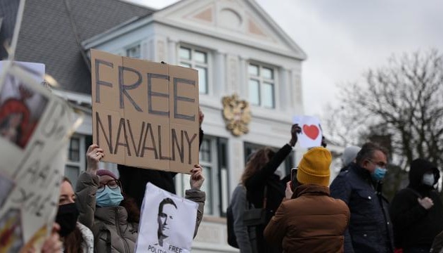 Штати закликають РФ звільнити протестувальників та Навального