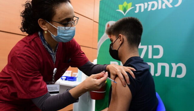 В Ізраїлі почали вакцинацію старшокласників