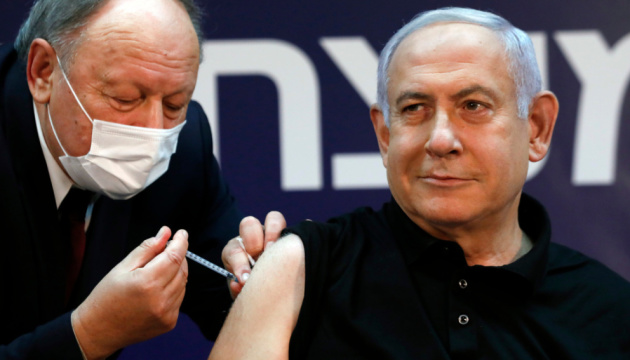 Ізраїль завершив вакцинацію половини населення