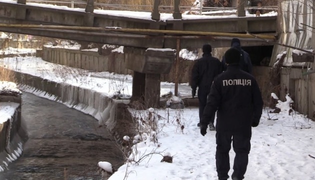 У Києві в річці знайшли тіло військового, поліція відкрила справу