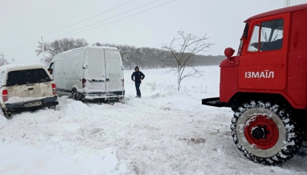 Зі снігового полону на Одещині рятувальники витягли майже тисячу людей