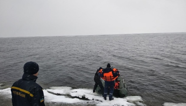 Рибалку з Кіровоградщини віднесло на крижині в іншу область