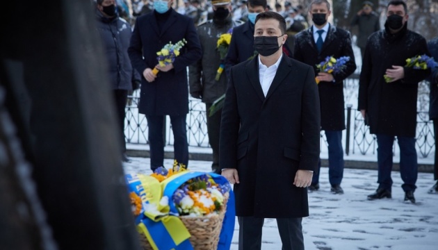 Ukraine leaders honor Kruty Heroes