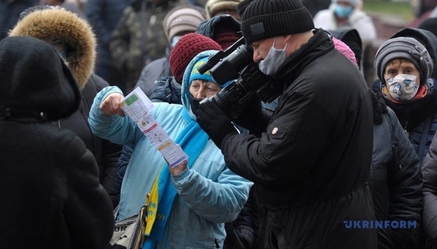 Сесію Вінницької міськради пікетували учасники «тарифних» мітингів