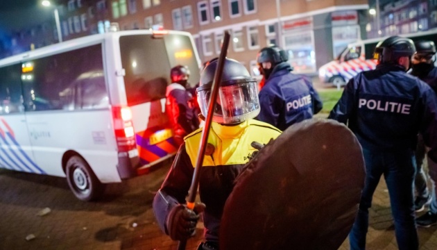 Нідерланди: медпункти, потрощені в ім’я свободи від карантину